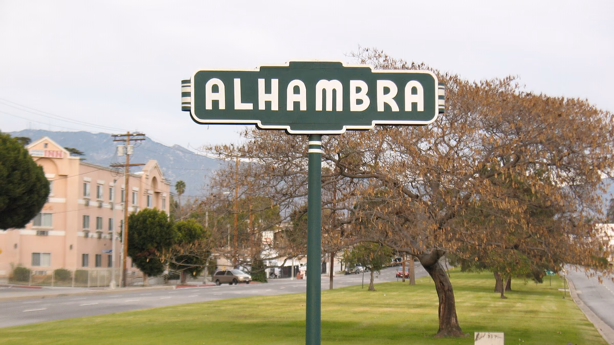 a welcome sign sr:Слика:Alhambra