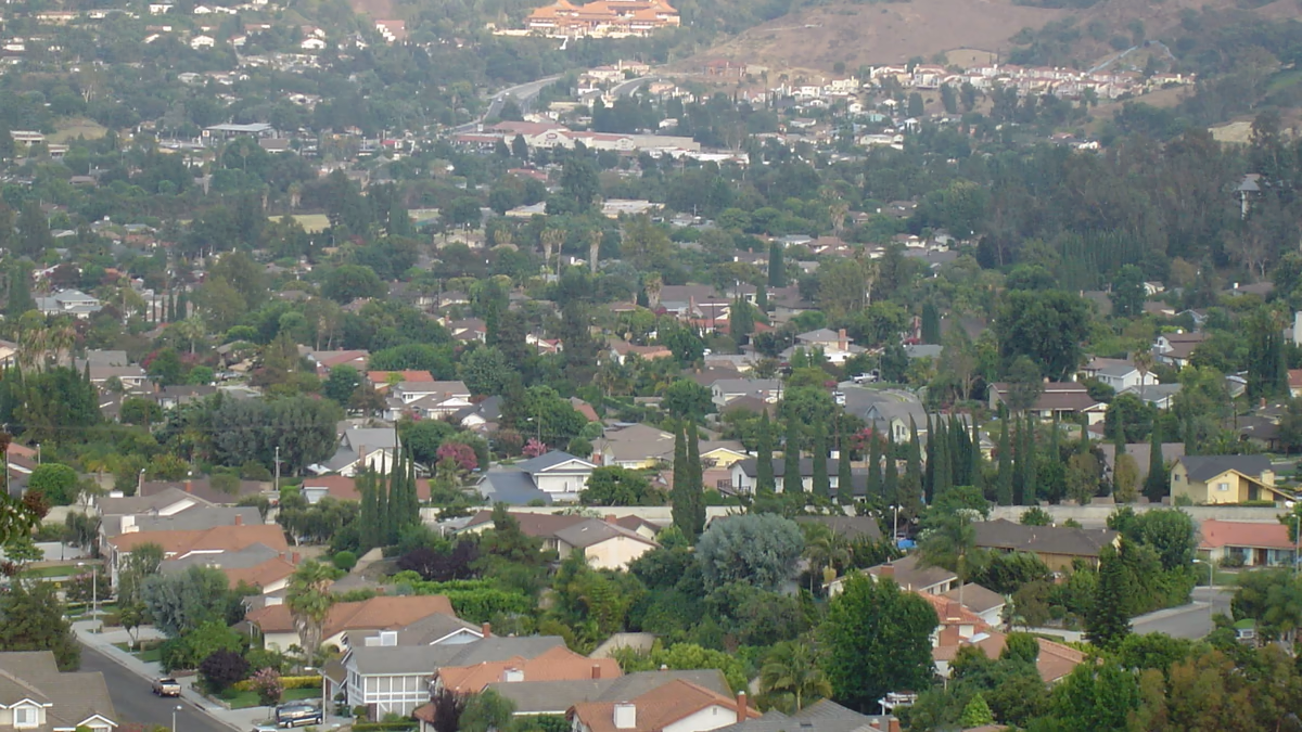 Buddhist Hsi Lai Temple — on a slope in the Puente Hills , in Hacienda Heights, California, Credits Photographed and uploaded by User:Geographe — on July 23, 2005.