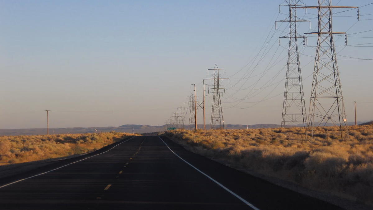 U.S. 395 LOOKING SOUTH TOWARDS KRAMER JUNCTION