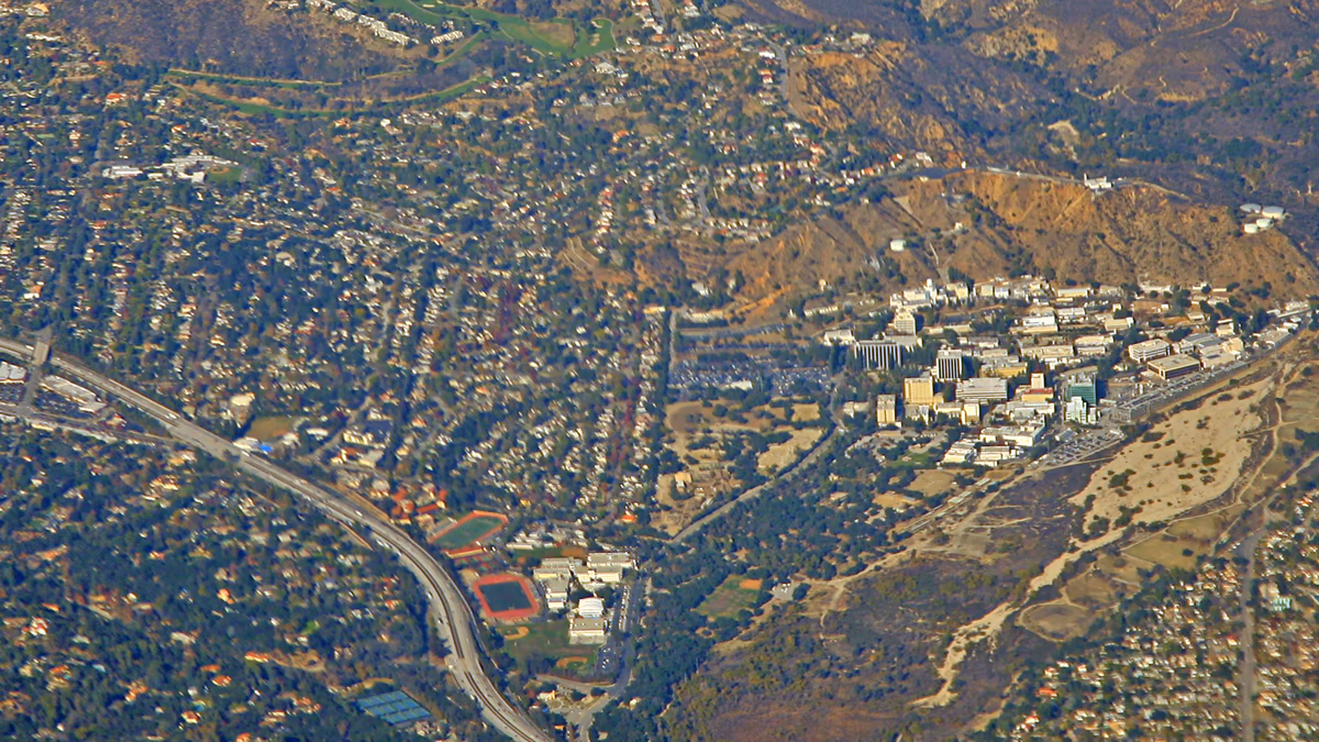La Cañada Flintridge, the 210 Freeway and (on the right) the Jet Propulsion Laboratory.