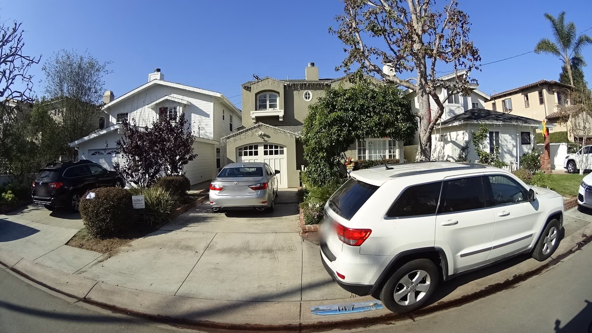 Street-level view in Manhattan Beach, California