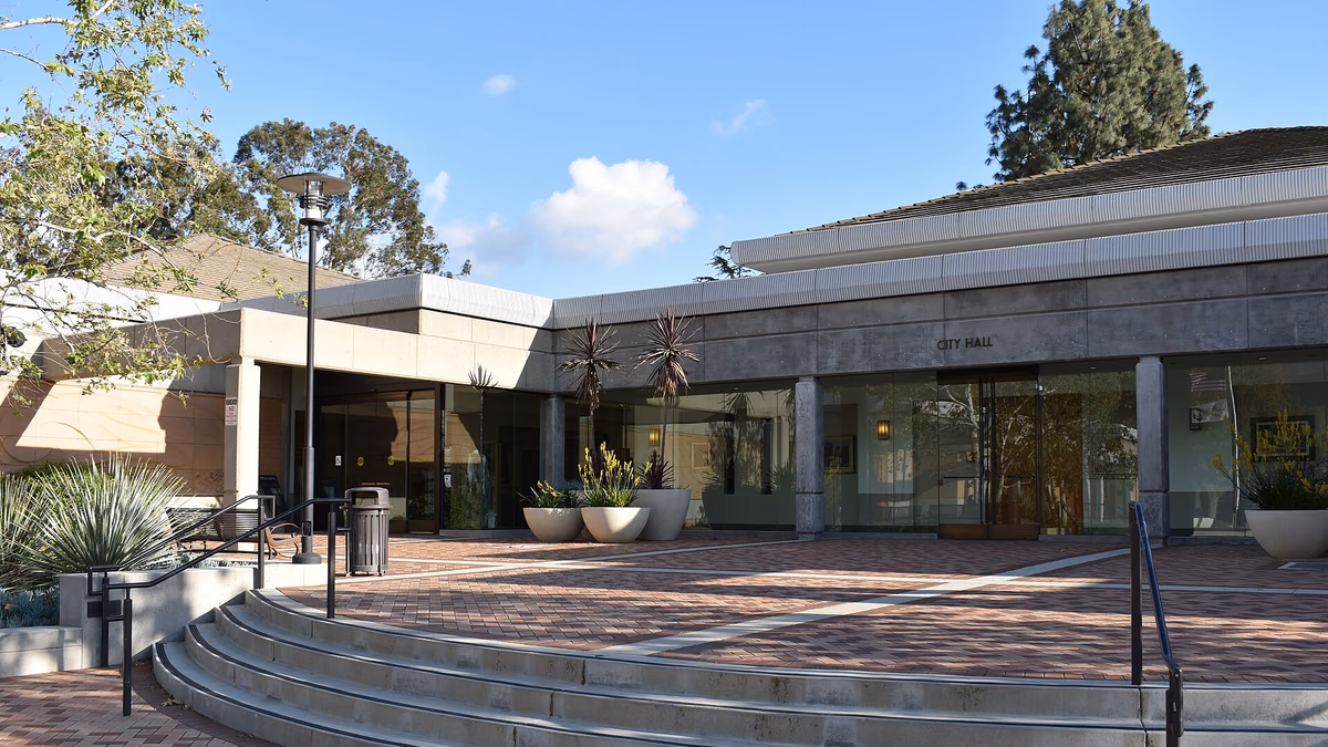 Photograph of the city hall of San Dimas, California. Taken on March 22nd, 2017, in the building's northwestern plaza.