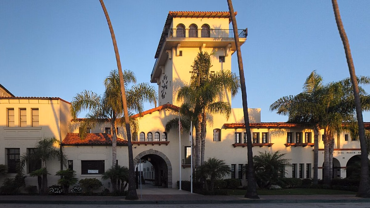en:Seal Beach City Hall