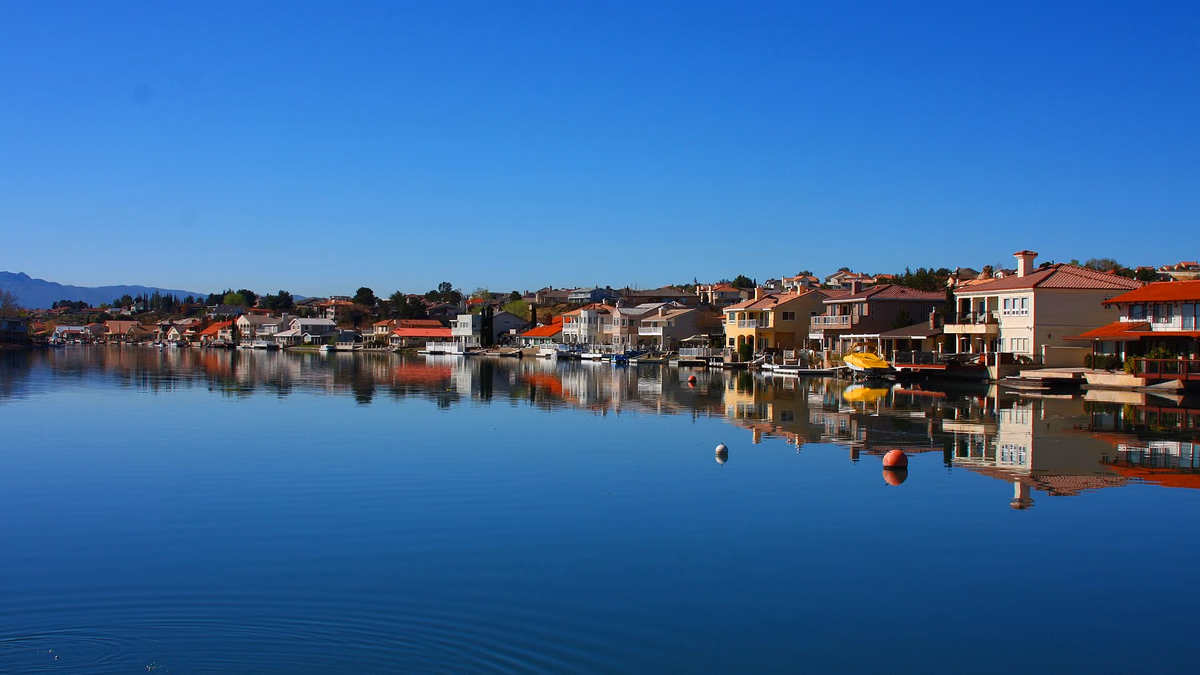 Spring Valley Lake in Victor Valley, California .