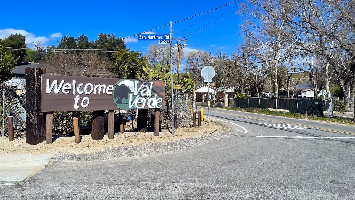 Val Verde welcome sign