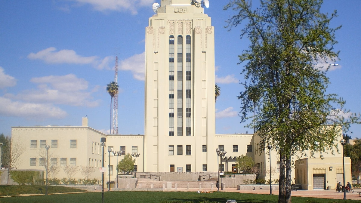 Valley Municipal Building — Van Nuys Government Center , serving the San Fernando Valley in Van Nuys , Los Angeles, California]]. A Los Angeles Historic-Cultural Monument .