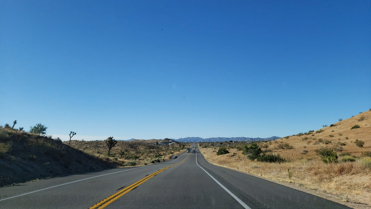 Street-level view in Yucca Mesa, California